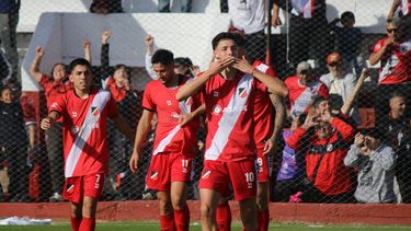 El Cruzado quiere imponer su fútbol (Foto: Prensa DM).