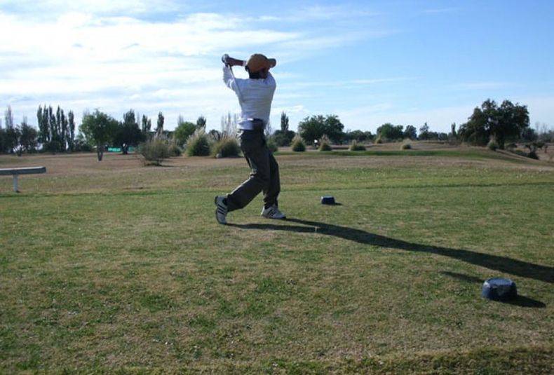 12   Un nuevo torneo social se jugó en el Nevado Golf Club de San Rafael--- Lunes 01-10-2012