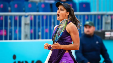 María Lourdes Carlé a paso firme.