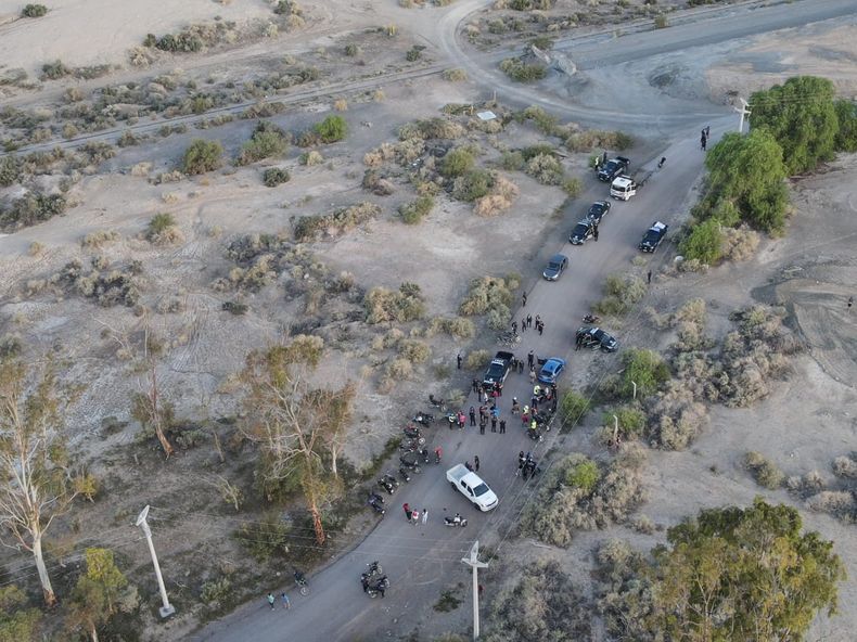 Decenas de policías participaron del operativo en Ruta 52 de Las Heras. 