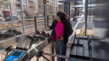 Metrotranvía: refuerzan la inversión para la instalación de los paradores inteligentes. Metrotranvía: refuerzan la inversión para la instalación de los paradores inteligentes.