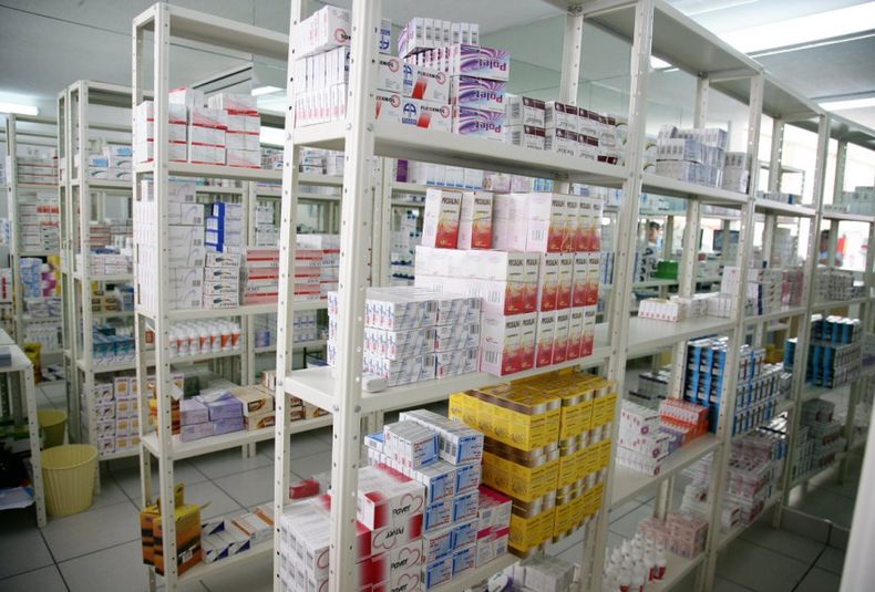 Los laboratorios que importan medicamentos esperan reunirse con Massa