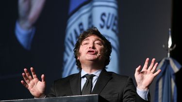 Un gobernador radical cruzó fuertemente a Javier Milei y aseguró que un eventual gobierno del economista sería inviable.