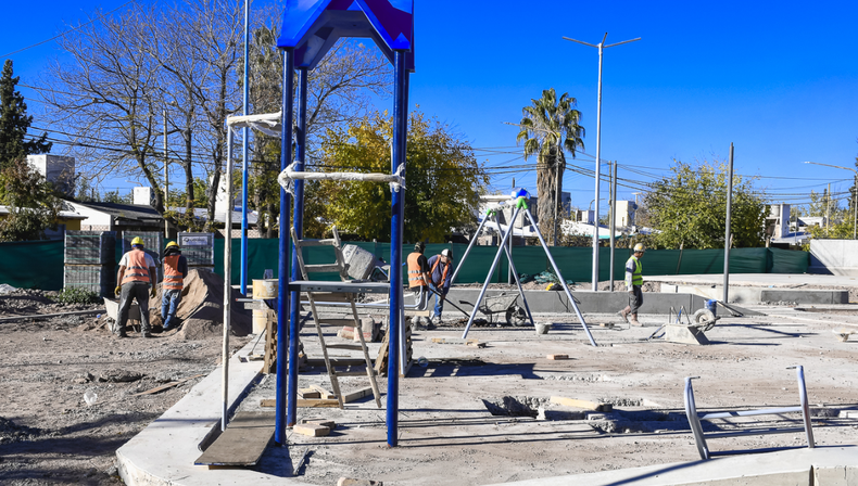 &nbsp;Guaymallén avanza en la remodelación de la plaza del barrio Higuerita y el entorno escolar Razquin