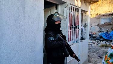 Allanamientos de la Policía Federal en los departamentos de Malargüe y Godoy Cruz. Allanamientos de la Policía Federal en los departamentos de Malargüe y Godoy Cruz.