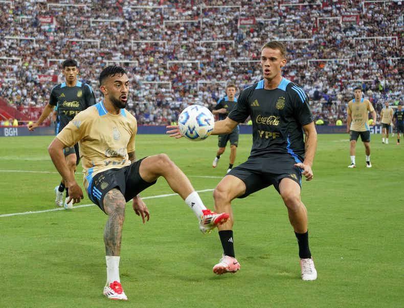 Todos por Bahía Blanca: la Selección mayor venció 2 a 0 al sub 20.