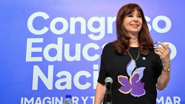 Cristina advirtió sobre una descomposición institucional y cuestionó a peronistas por apoyar a Milei.