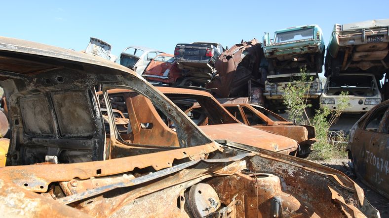 General Alvear busca erradicar la presencia de autos en estado de abandono en la vía pública. Imagen ilustrativa.