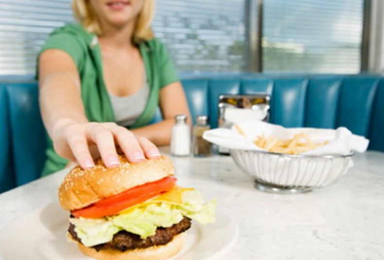 Comer en secreto o de más son algunos de los síntomas.