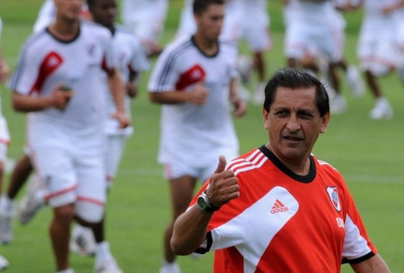 El entrenador tiene el 11 listo.