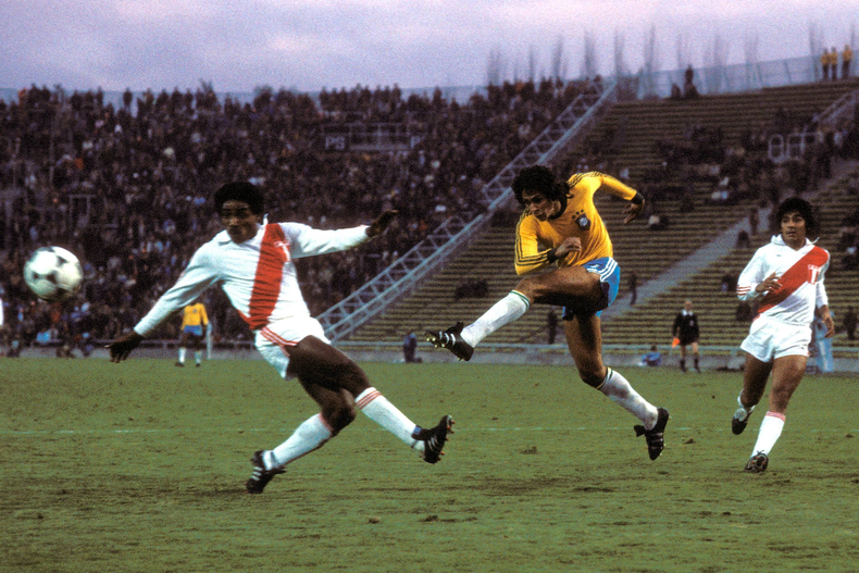 El ex futbolista Dinamite murió a los 68 años.