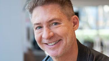 Adrián Suar brilla en Netflix con la película que vas a recomendar.