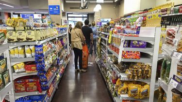 Con aumentos de 7%, Gobierno sella acuerdo de precios para canasta básica