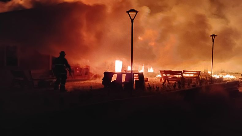 Terrible incendio en el café El Forastero, en el ingreso a Uspallata.&nbsp;