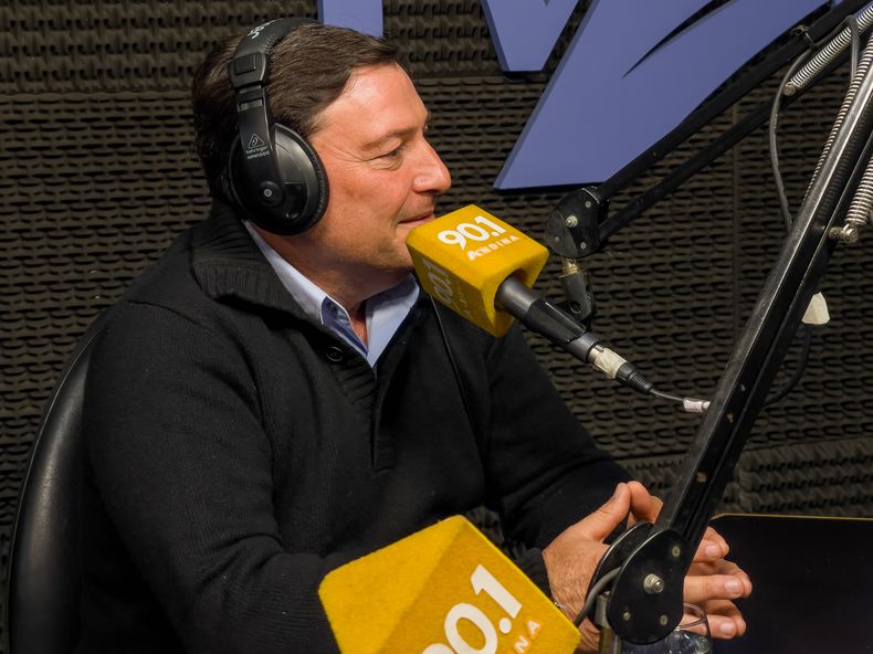 El candidato a gobernador por el Frente Elegí, Omar Parisi, visitó los estudios de Medios Andinos en la previa de las elecciones 2023.