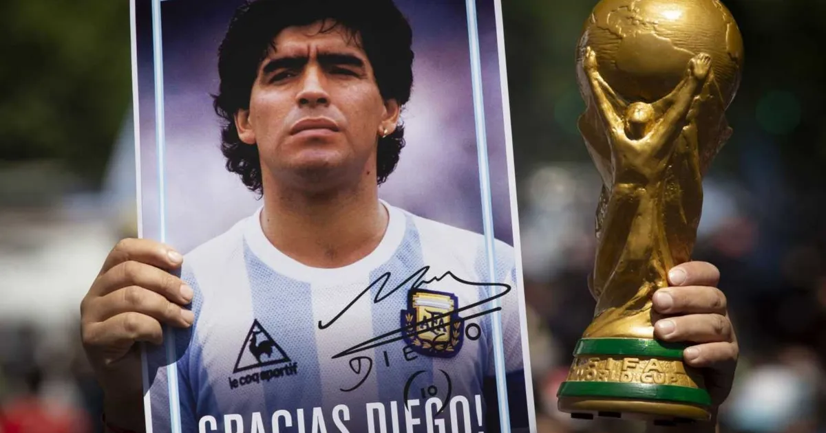 Capitanes Del Fútbol - Hablemos de GENIOS. Hablemos de MAGOS. Hablemos de  LEYENDAS. Hablemos de FÚTBOL. Hablemos de Pelé, Maradona y Zidane.  INMORTALES.