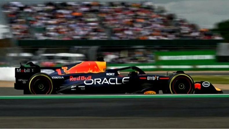 El puntero Max Verstappen no detiene su andar.