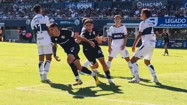 José Florentín fue una de las grandes figuras en el triunfo de Independiente Rivadavia en La Plata. José Florentín fue una de las grandes figuras en el triunfo de Independiente Rivadavia en La Plata.