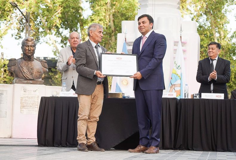Miguel Juárez (izquierda), uno de los concejales que se sumó al bloque de Cambia Mendoza en Las Heras