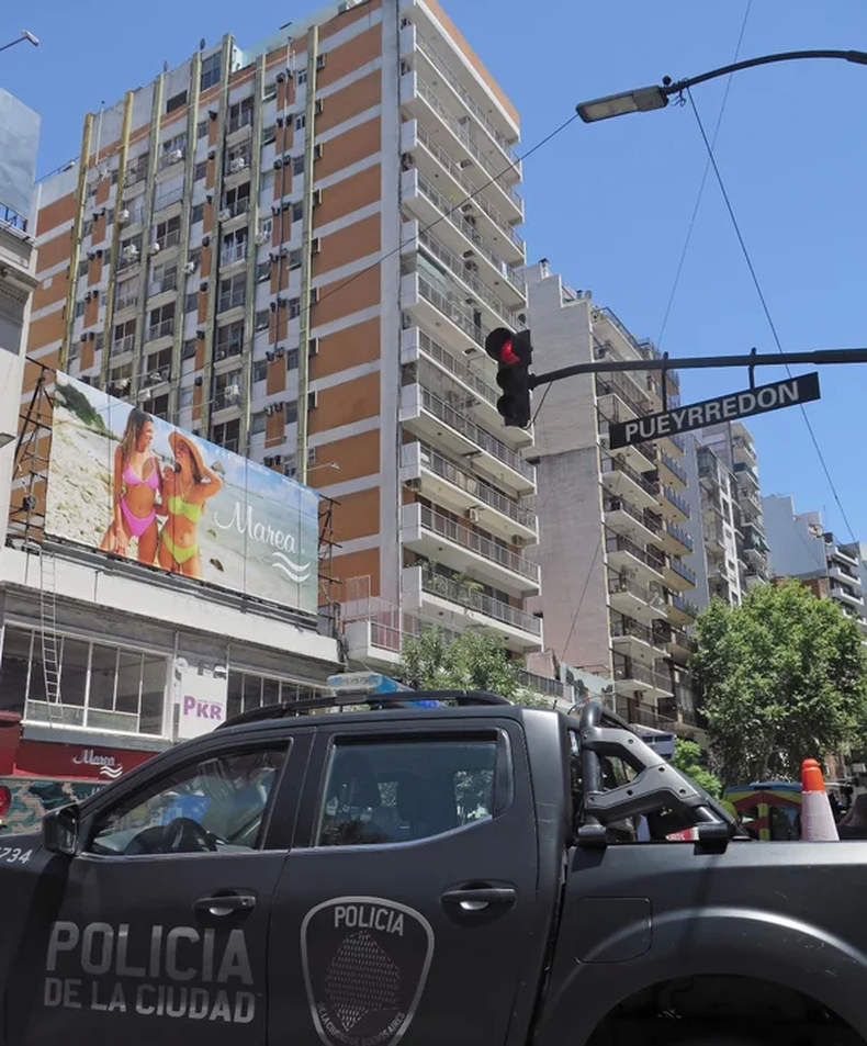 Tensión: agredió a su pareja y tomó de rehén a su hijo.