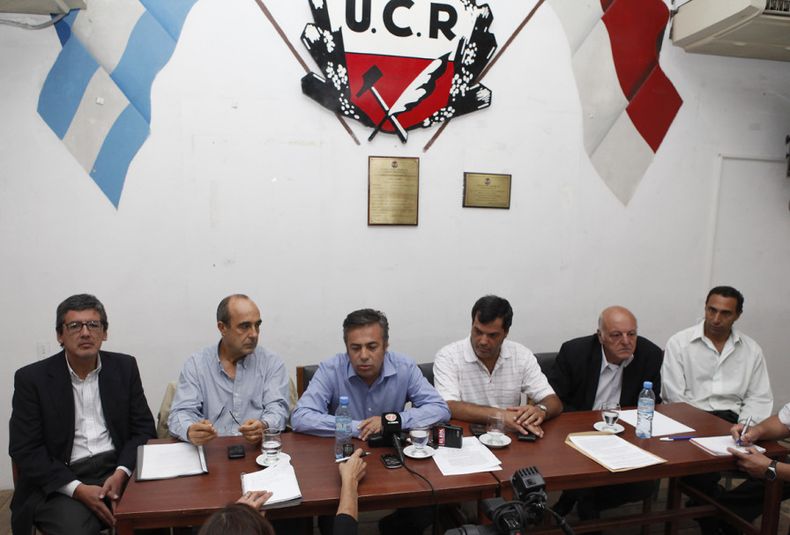 reunion UCR sede calle alem
