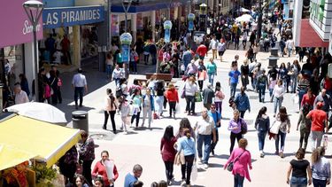 Más turistas de fin de semana largo, pero bastante más gasoleros