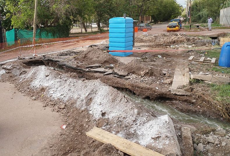 El Departamento General de Irrigación suspendió nuevas conexiones cloacales en distintos municipios.