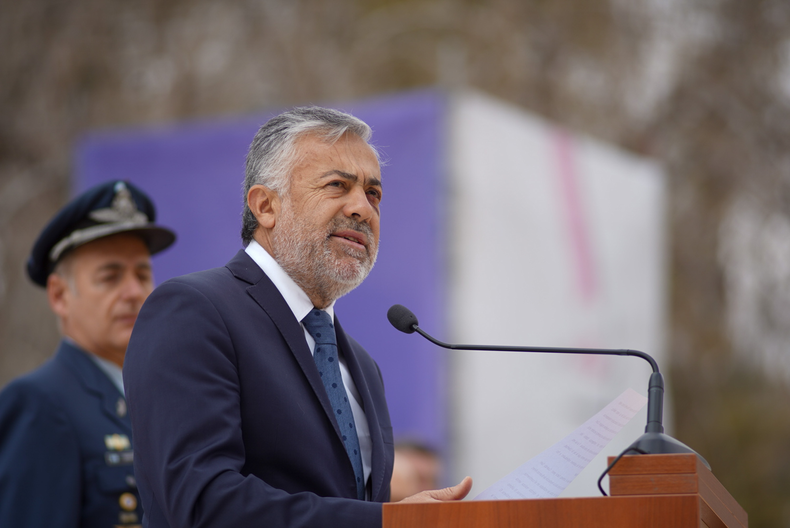 Alfredo Corneo durante su discurso en el Campo Histórico El Plumerillo.