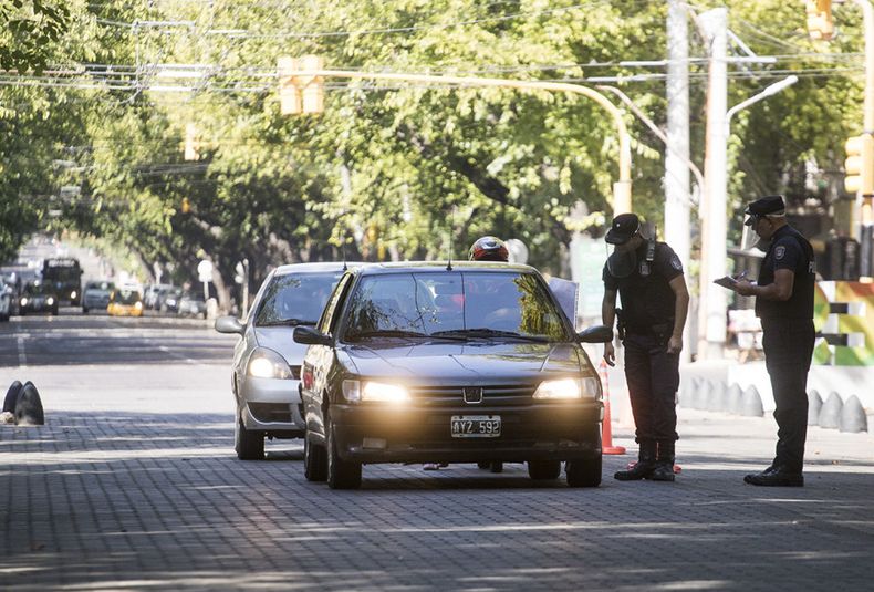 operativo cuarentena, control policial, coronavirus mendoza