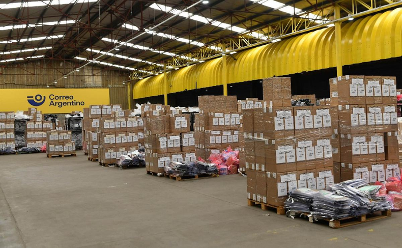 Los depositos de los correos se llenan de envios de importación puerta a puerta