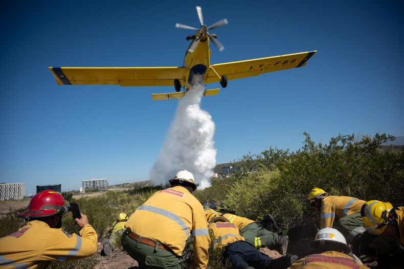 Fortalecen capacidades para el combate de incendios con un curso sobre uso y seguridad de medios aéreos.