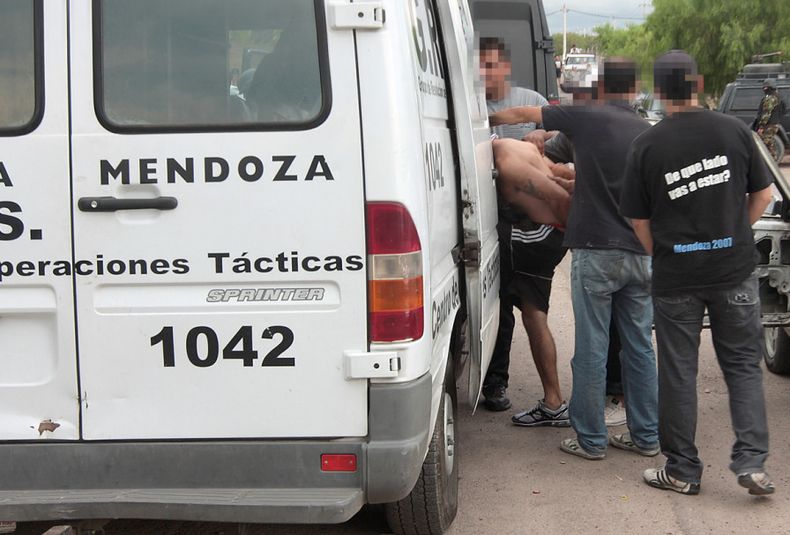 allanamiento Godoy Cruz, drogas, barrio Sarmiento II, detenidos, delincuentes, secuestro, estupefacientes