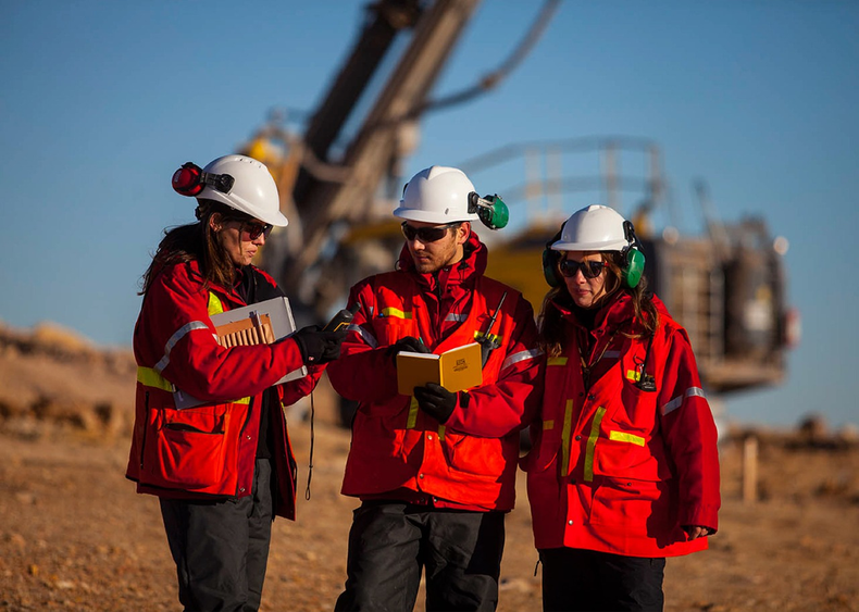 Los sectores más dinámicos como minería, energía y conocimiento no solo no compensan las perdidas de empleo de la industria y otras actividades. 