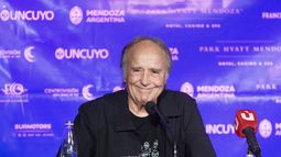 Joan Manuel Serrat en Mendoza: la alegría de volver a Argentina, la crítica a Milei y el agradecimiento a la UNCuyo