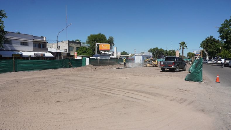 Avanzan los trabajos de remodelaci&oacute;n del KM0 de General Alvear.