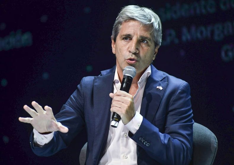 Luis Caputo habló sobre la posible candidatura de Axel Kicillof como presidente.