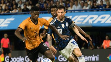 La Selección argentina de fútbol vencio 4 a 0 a Zambia en el estadio Alberto J. Armando, conocido popularmente como “La Bombonera”. La Selección argentina de fútbol vencio 4 a 0 a Zambia en el estadio Alberto J. Armando, conocido popularmente como “La Bombonera”.