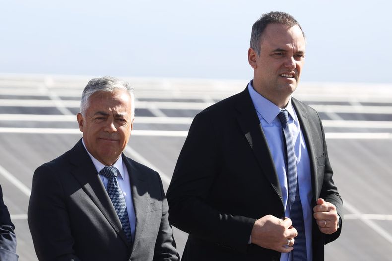 Manuel Adorni visitó Mendoza en un clima tenso con el oficialismo provincial.