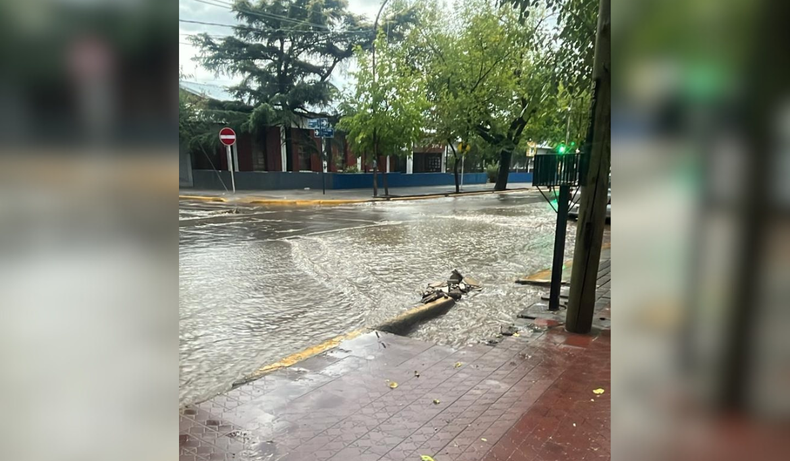 Una feroz tormenta se desató en Mendoza y afectó a varios departamentos.