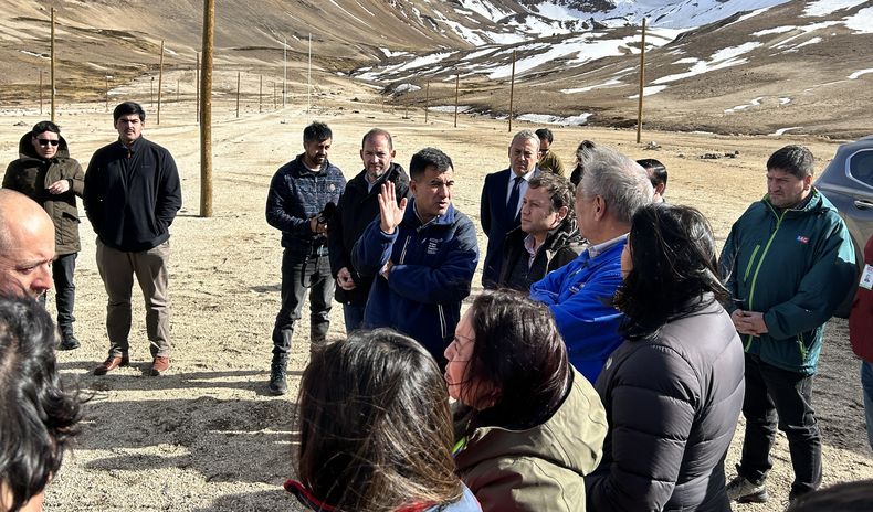 Autoridades de Chile en Paso Pehuenche, en el límite con Argentina.
