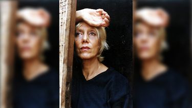 Eliana Molinelli, la artista que transformó armas en obras de arte.