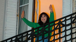 Cristina Kirchner festejó junto a la militancia el triunfo de Fuerza Patria. Foto: Archivo / Gentileza.
