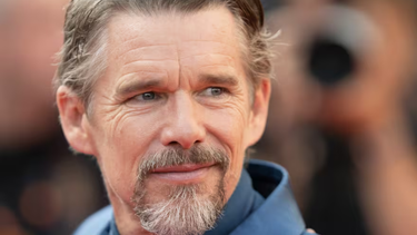 Ethan Hawke es la figura de esta película en HBO Max.