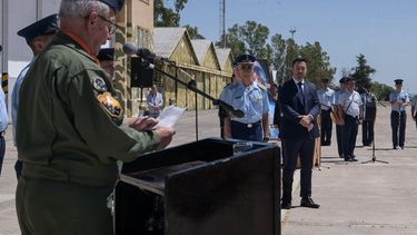 Luis Petri visitó la IV Brigada Aérea de Mendoza y reconoció a sus héroes