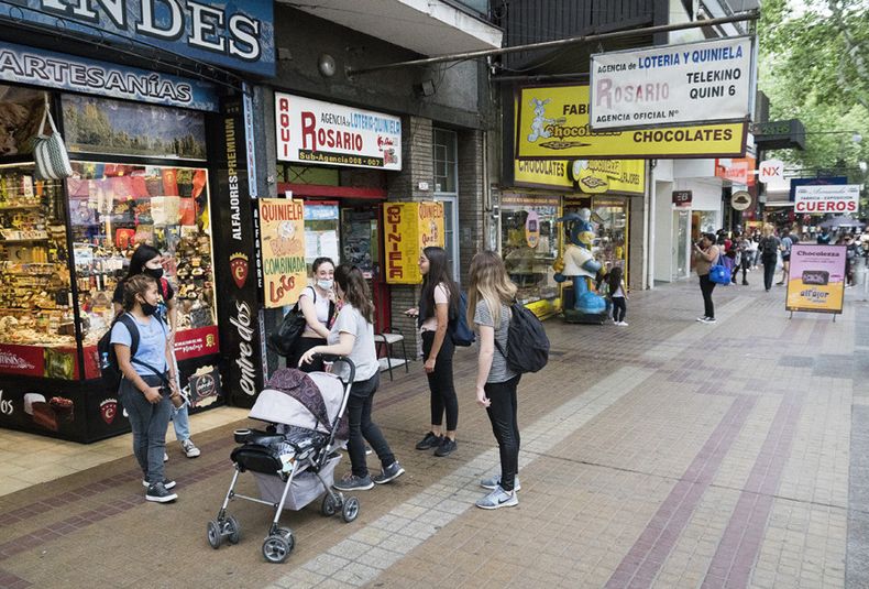 Los comercios abrieron con normalidad pese al feriado nacional.
