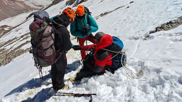 Rescataron a un andinista extranjero en el cerro Aconcagua Rescataron a un andinista extranjero en el cerro Aconcagua