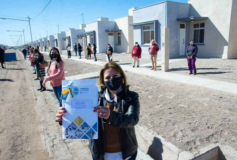 entrega viviendas casas, Instituto Provincial de la Vivienda La Paz