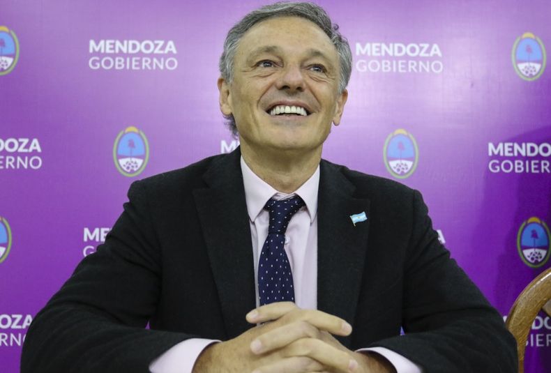 Ministro de producción de la Nación Francisco Cabrera firma de convenios