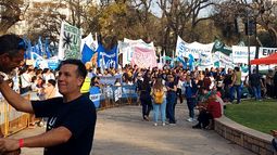 La Marcha Federal Universitaria en Mendoza concluyó con una celebración por el rechazo a los vetos