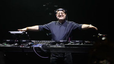 ¿Quién es Guilherme Peixoto, el cura DJ que convocó multitudes en Plaza de Mayo? ¿Quién es Guilherme Peixoto, el cura DJ que convocó multitudes en Plaza de Mayo?